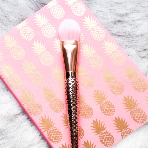 the long mermaid tail makeup brush - Picture 4 of 4